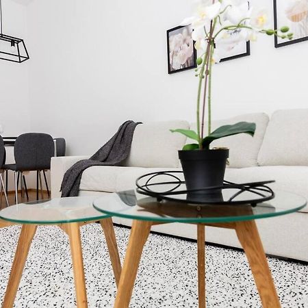 Orestaliving - 2Br On The Danube Canal Wien Exterior foto