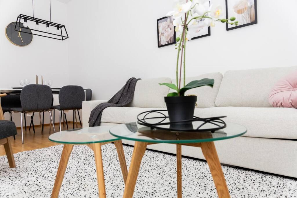 Orestaliving - 2Br On The Danube Canal Wien Exterior foto