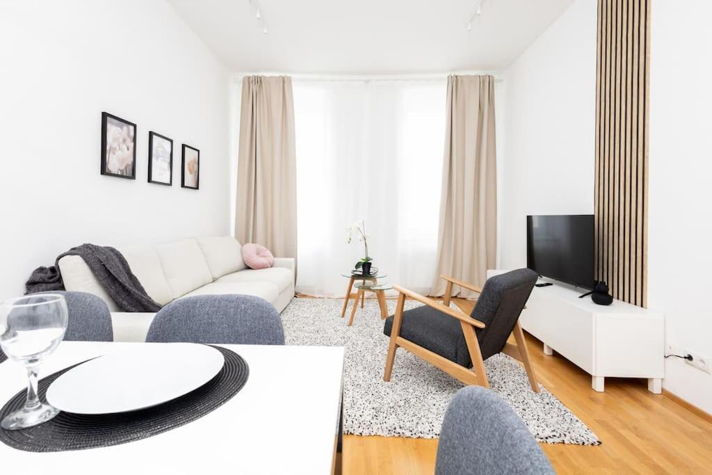 Orestaliving - 2Br On The Danube Canal Wien Exterior foto
