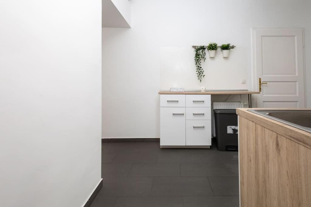 Orestaliving - 2Br On The Danube Canal Wien Exterior foto
